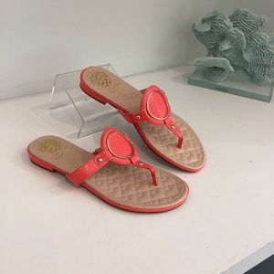 NEW Vince Camuto Coral Color t strap flats sandals 7